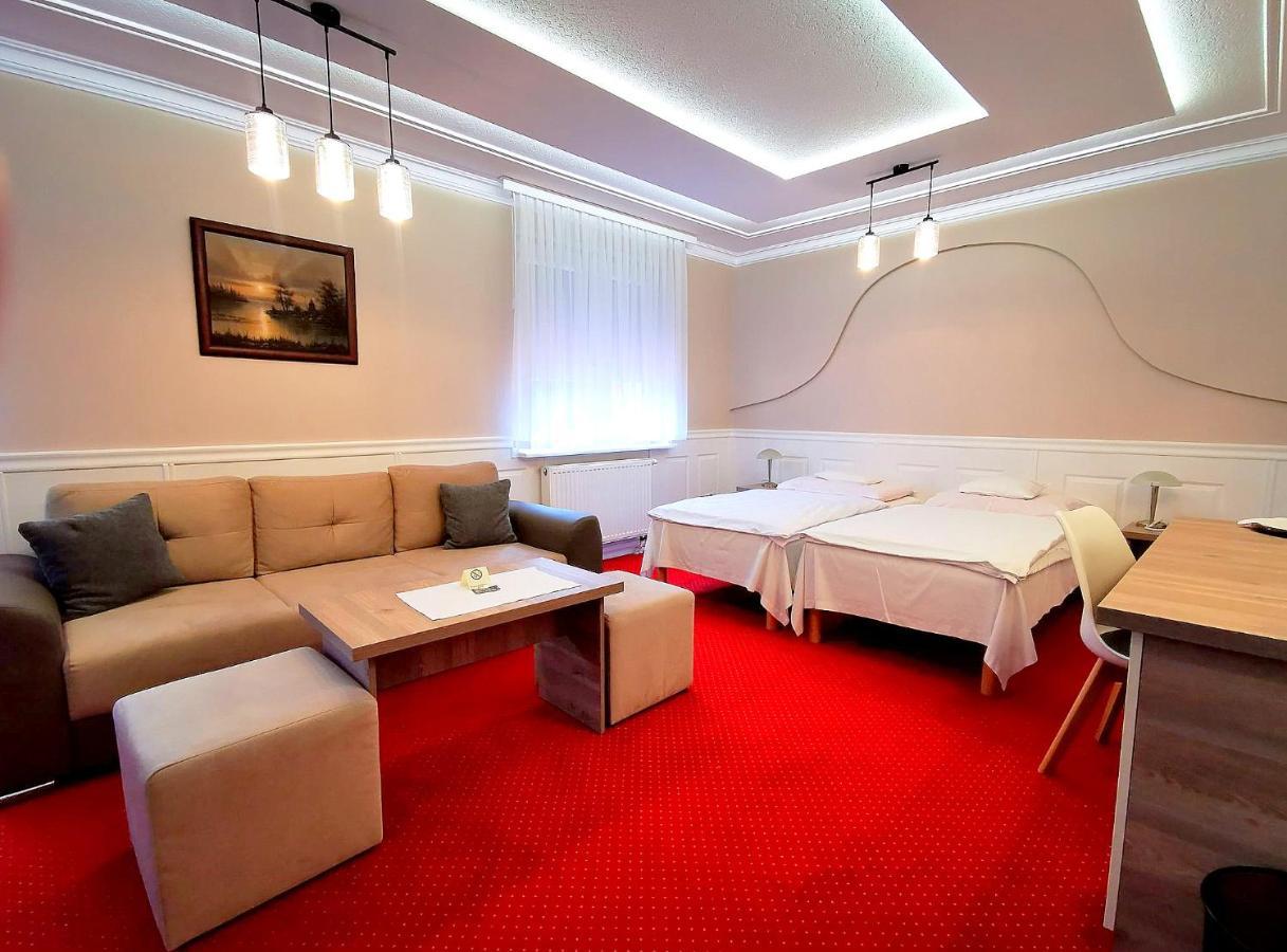 Dom Nad Rzeka Hotel Skwierzyna Ngoại thất bức ảnh